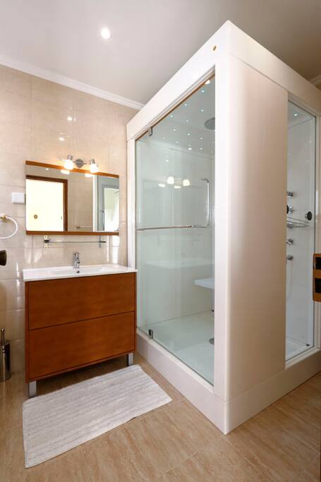 Luxury Shower/Sauna