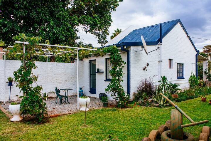 Homely Cottage In Avondale Harare Chalets For Rent In Harare