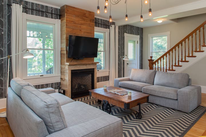 Rustic Luxe Farmhouse  On 10 Acres - Woodstock, VT