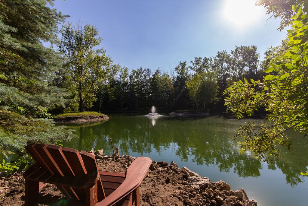 many places to seat and relax.