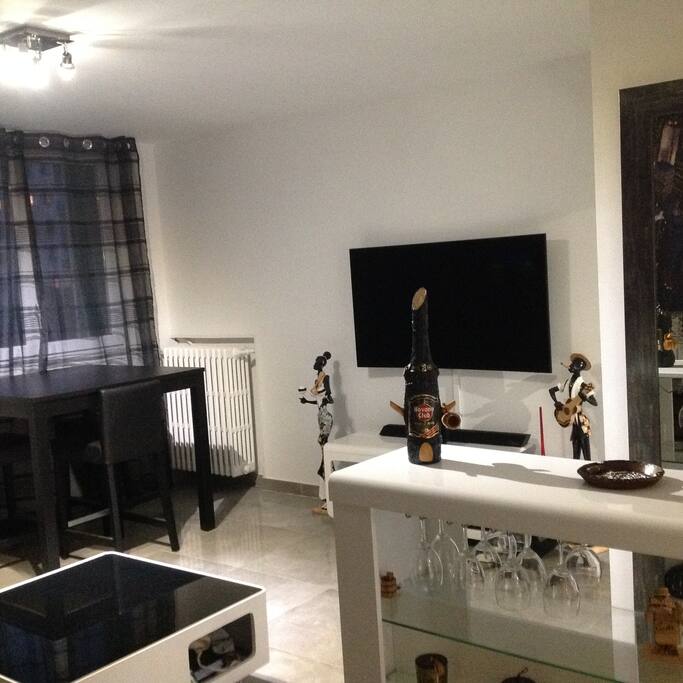 salon / bar / table haute pour manger