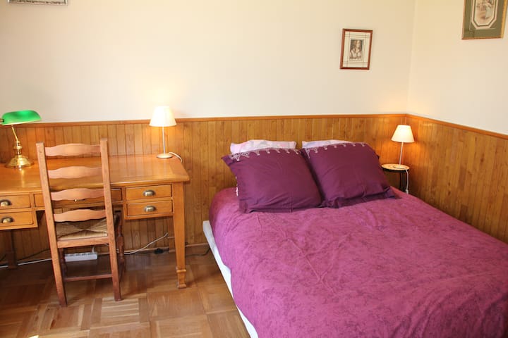 Chambre 1 / საძინებელი 1