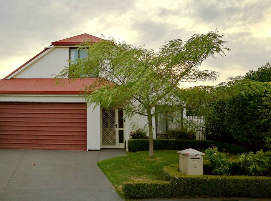 3Rooms@JelliePark from the quiet cul-de-sac