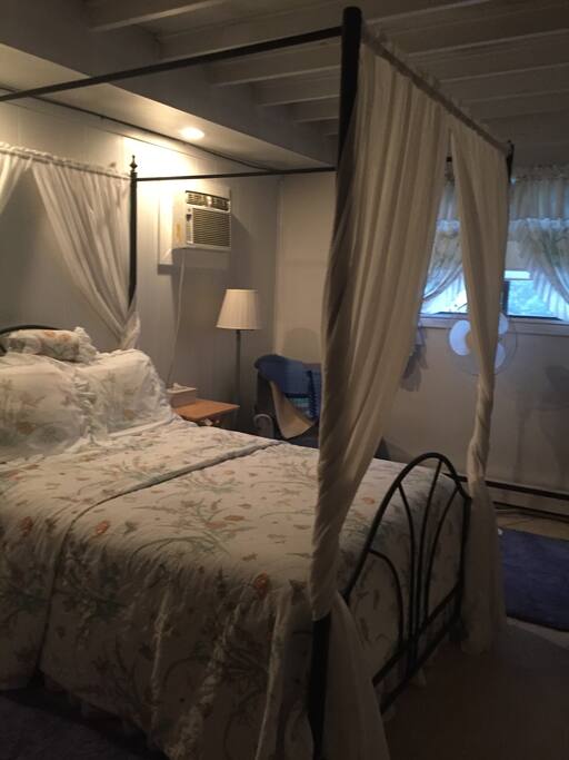 Laurel room