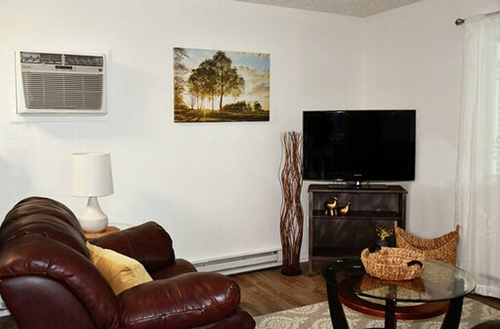 Cozy Home Close to State Fair w/ Spacious Garage