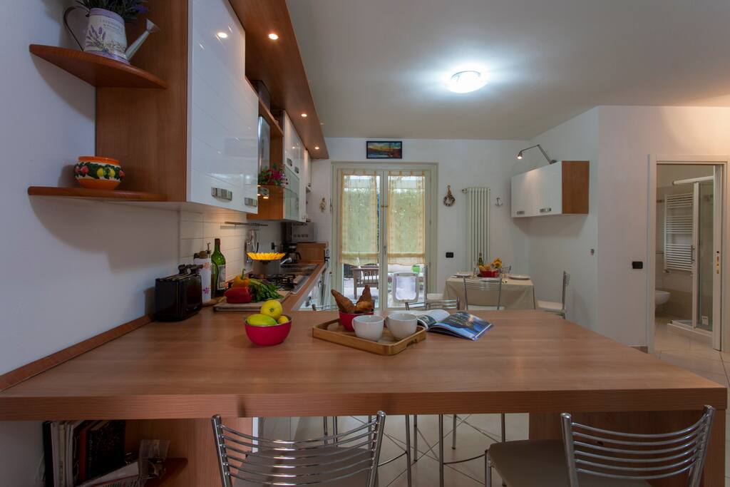 High table with 4 chairs