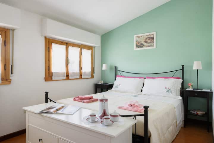 Chumba cha kulala cha watu wawili cha mtindo wa Tuscan