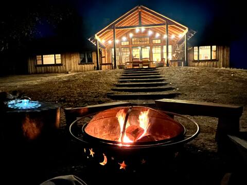 Luxury ranch home w/ hot tub, pool & amazing views
