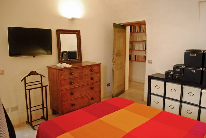 A unique view on Campo de’ Fiori gallery image 4