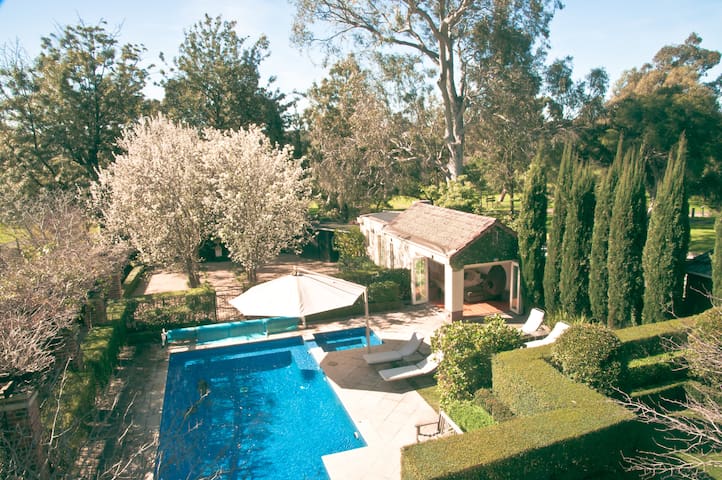 Luxurious Self Contained Pool House