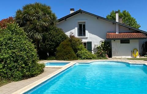 Lauyade House, Spacious House with Pool