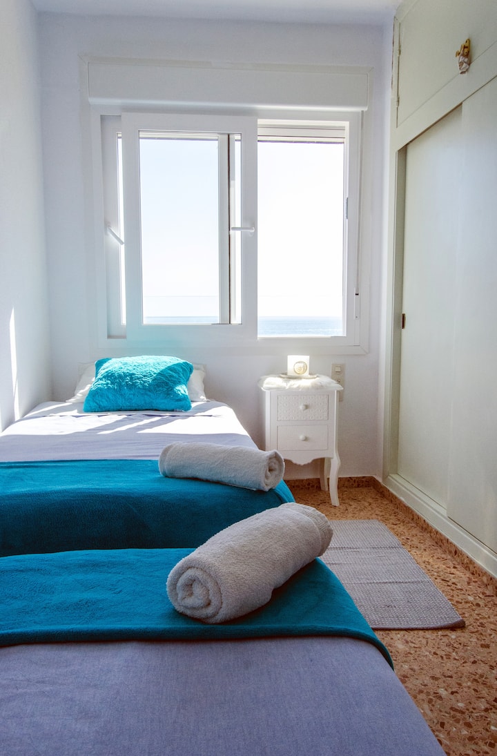 Angavu na jua na Upepo wa Bahari