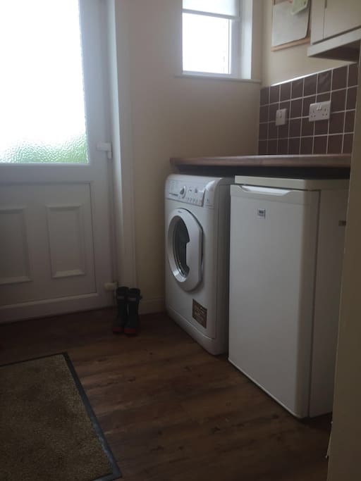 Utility room with washing machine and extra fridge