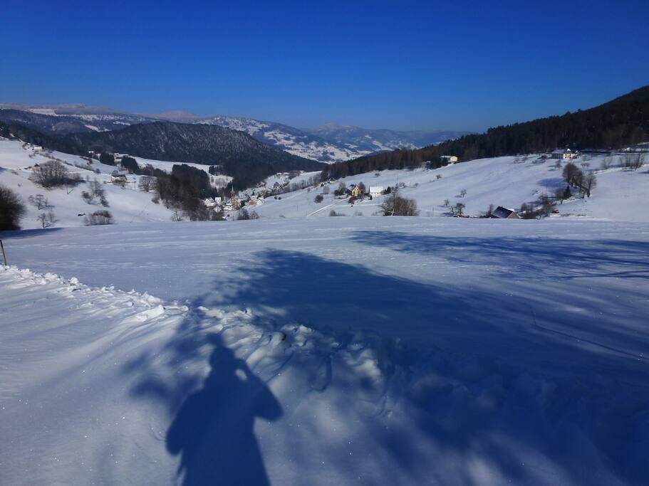 Vue de la maison en hiver