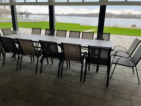 Modern waterfront property in Laval