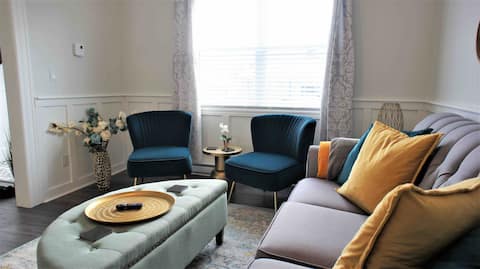 Cozy/classy 2 bedroom downtown house