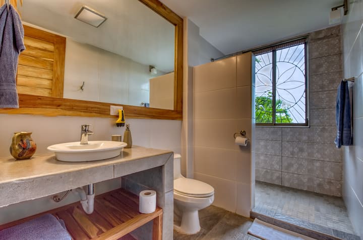 Ananda -#1- King Suite w shared kitchen + porch