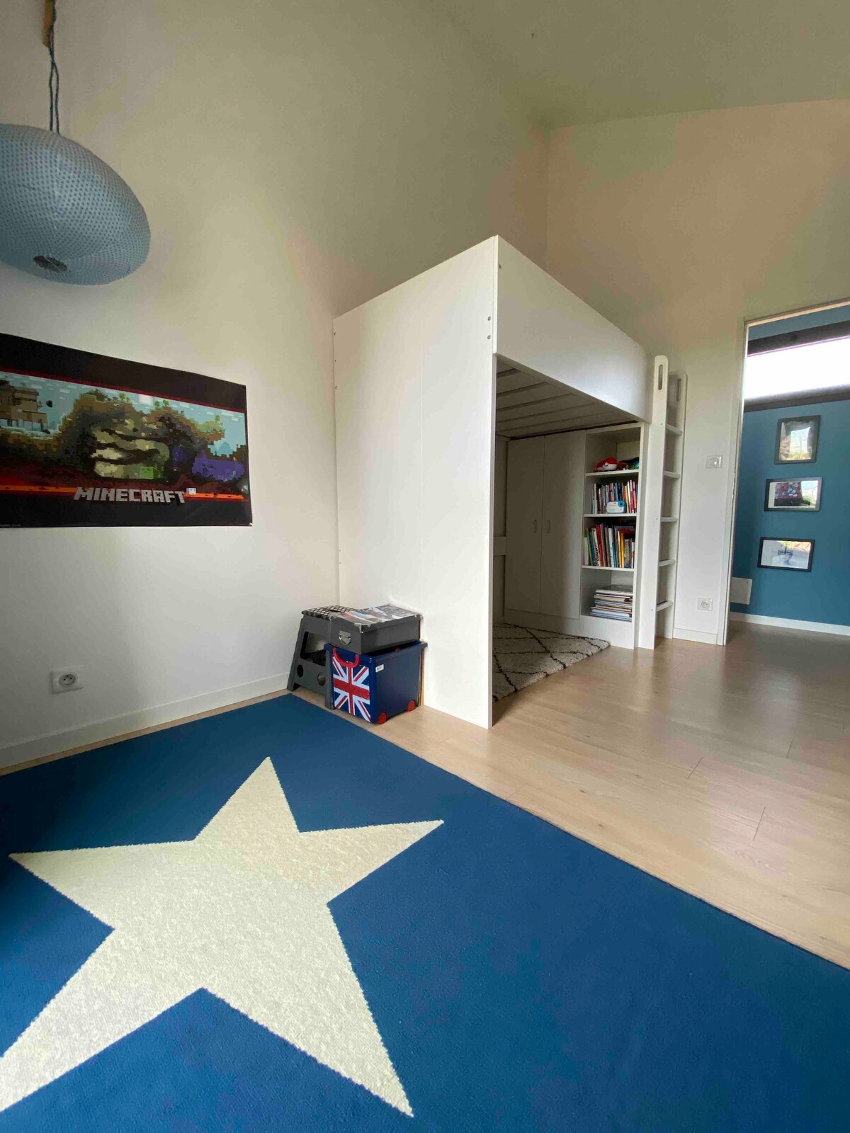 Детска стая на 6 -12 години с мецанин легло 90x200