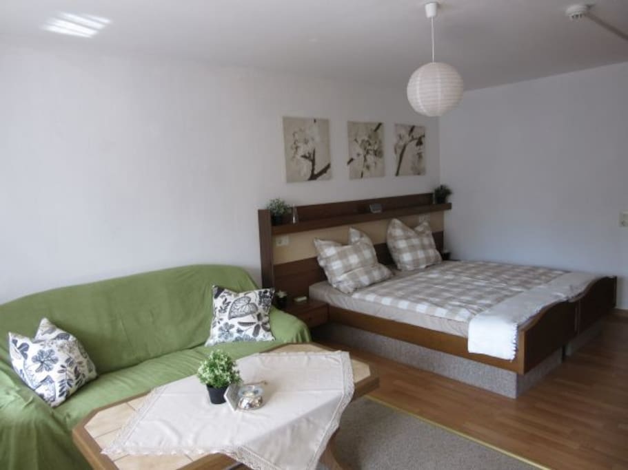Schlafbereich und Sofa