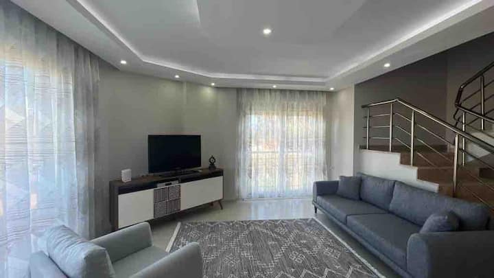 Private and Clean Duplex Apartment in Villa Comfort
