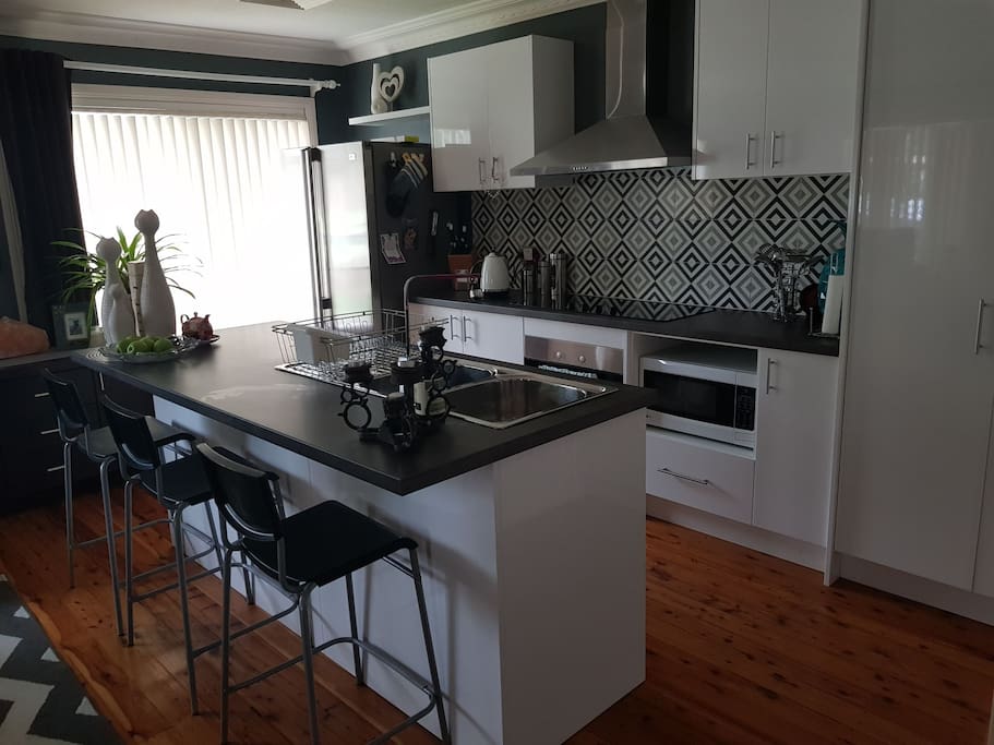 Kitchen and Breakfast Bar