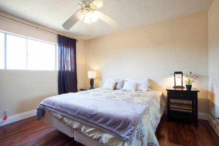 Hollywood Getaway Private Bedroom