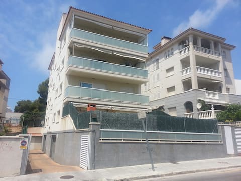 Cunit apartment in residential and family area.