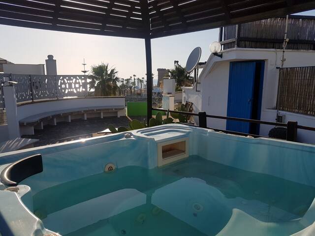 prestigiosa villa privata fronte mare gallery image 3