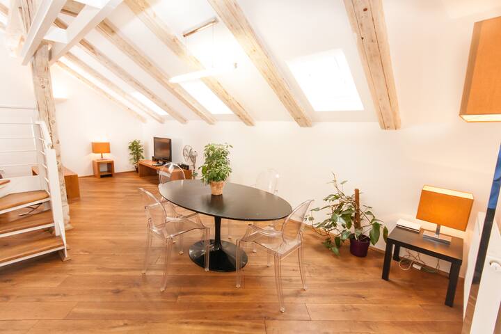 Kozna Loft CD 5-Bedrooms, 3-Bathrooms (Old Town) gallery image 3