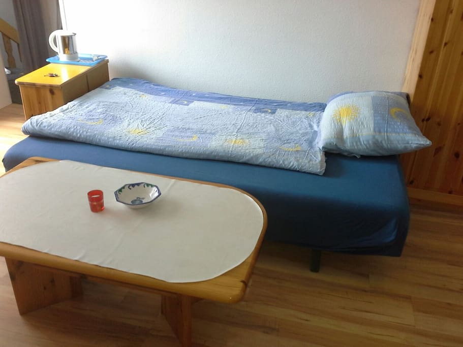 Zum Kuscheln auf 1, 40 m (Bettcouch),
For a couple, if you want to sleep side to side