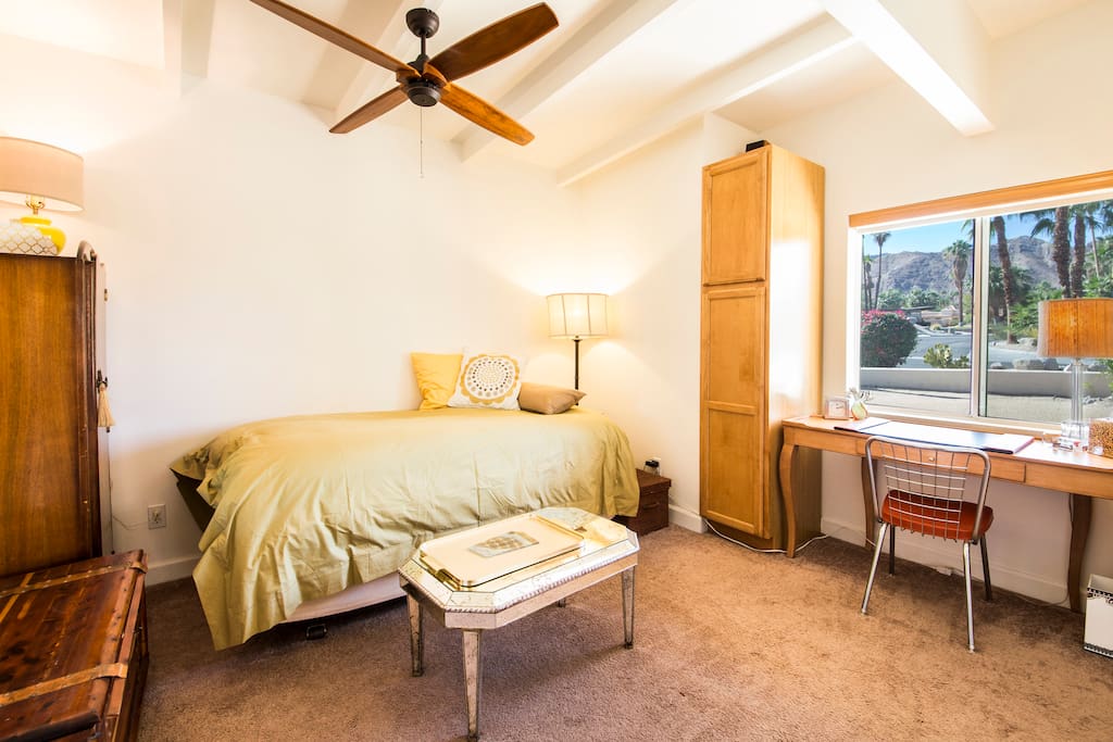 Comfortable down comforter and high quality linens