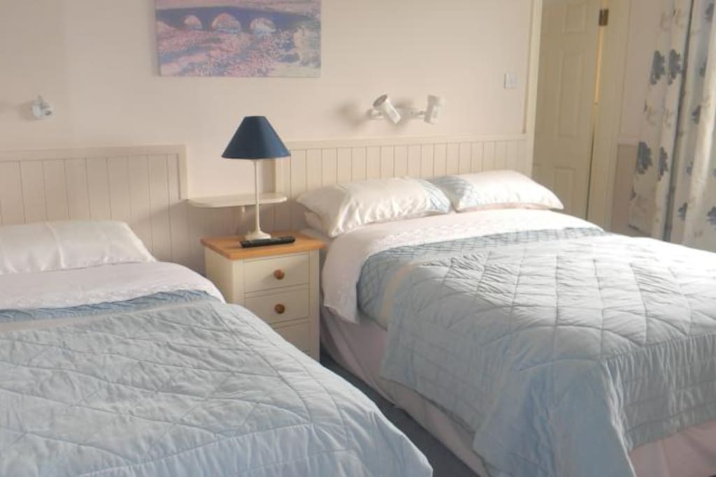 Double and single bed ensuite