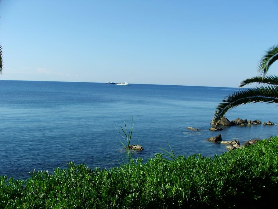 mare di fronte ai bungalow
