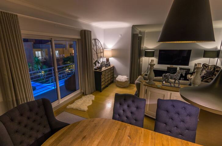 Penthouse Duplex Rooftop Jacuzzi 4 Room 6 bed 8ppl gallery image 5