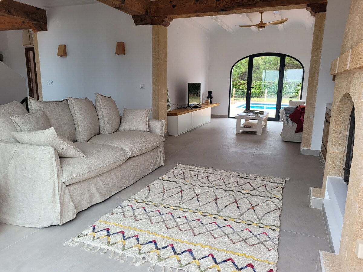 Popular Airbnb listing: Beautiful villa with panoramic sea view. in Xàbia / Jávea