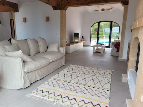 Popular Airbnb listing: Beautiful villa with panoramic sea view. in Xàbia / Jávea