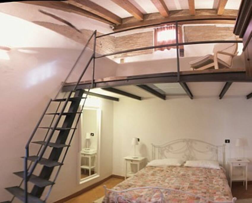 camera de letto con soppalco