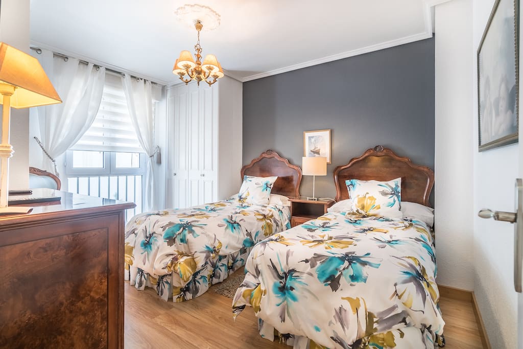 Bedroom (apartment 10)