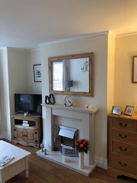 Top performing Airbnb: Sea view - beautiful apt in heart of West Kirby in Merseyside