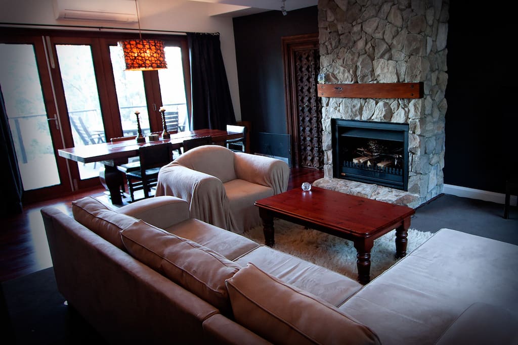 Lounge room.