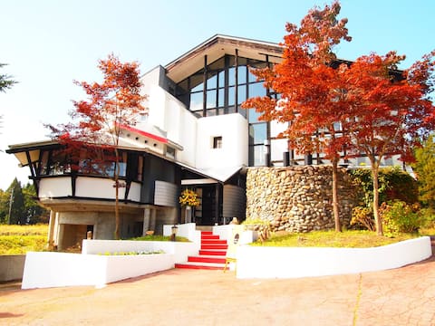 Self-Contained Mansion With Jacuzzi & Cinema Room
