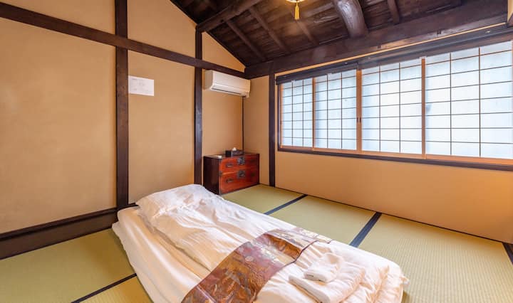 二层和式卧室 The Second floor Bedroom with tatami futon