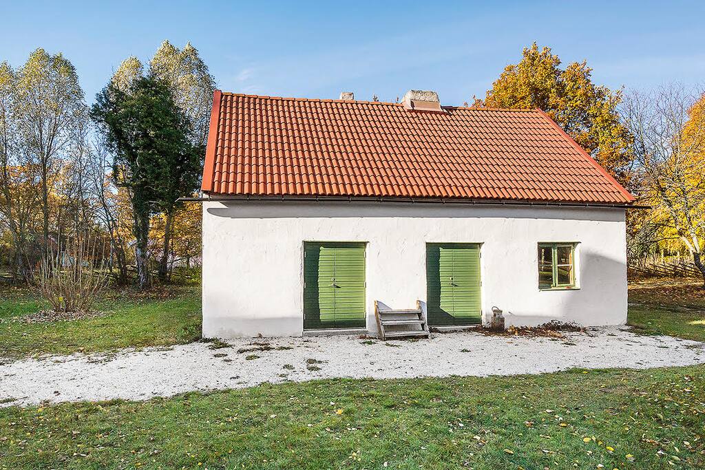 Bakstuga med vedugn och bar, plats för ca 30 personer
