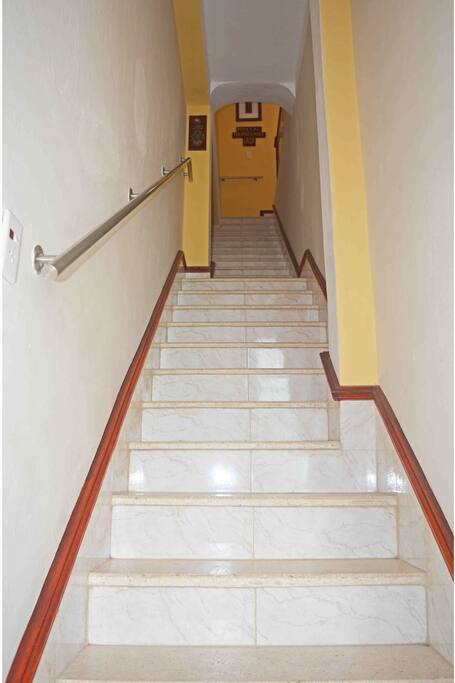 Escaleras hacia la casa / Stair to the house