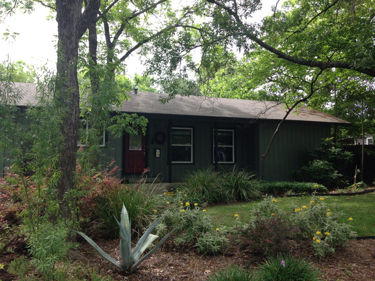 Quiet Cul-de-Sac in Cherrywood