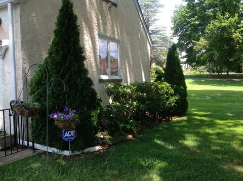 Jenkintown 2 Bedroom Private Apt 1100 sq ft