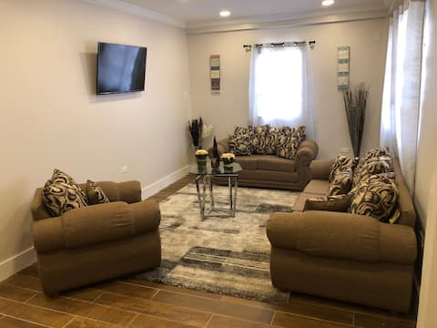 Luxury apartment in Georgetown with standby power