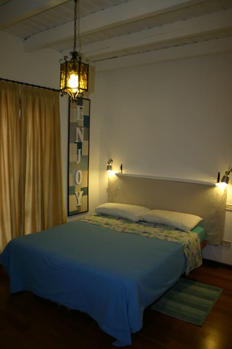 La Enjoy Room, romantica e intima con balconcino sul giardino
