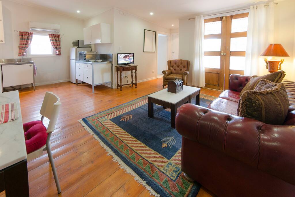 Lounge/Dining to kitchenette.