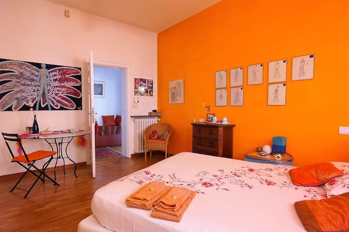Artist Verona , cozy room , in Verona City center